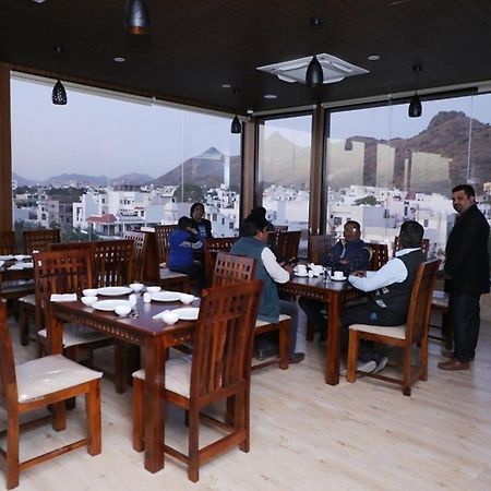 Pine Regency - Aravali'S Peak View Hotel Udaipur Buitenkant foto