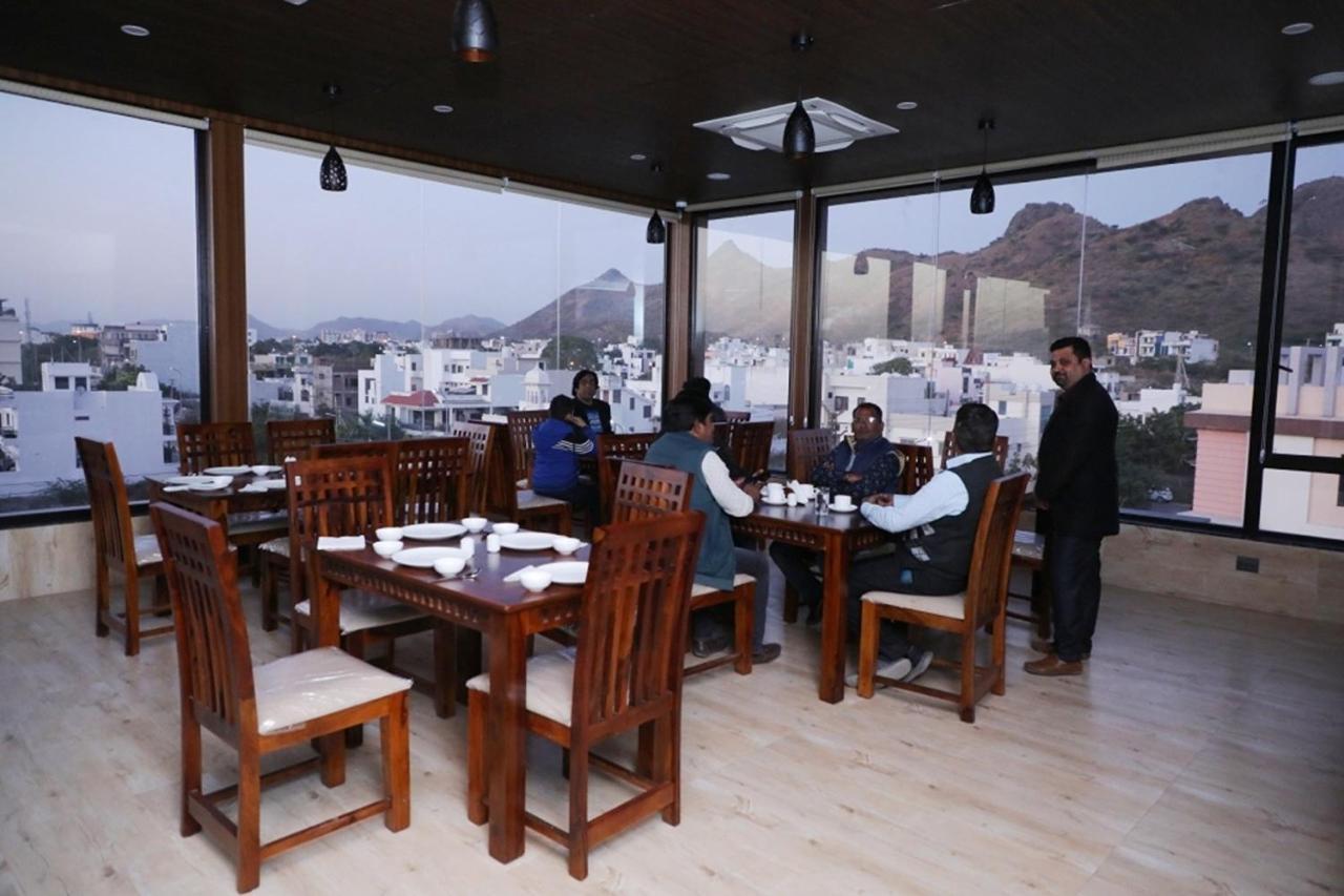 Pine Regency - Aravali'S Peak View Hotel Udaipur Buitenkant foto
