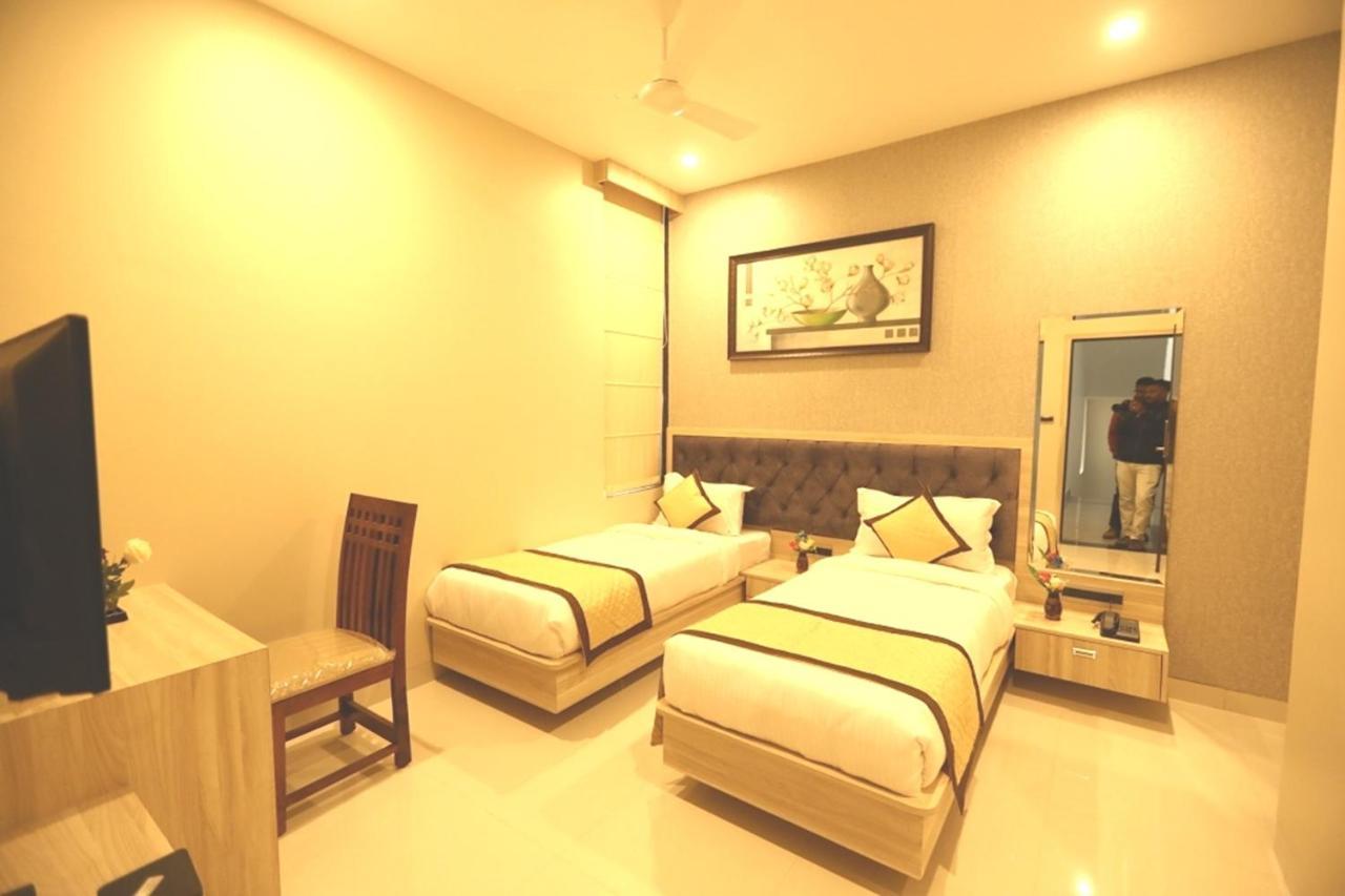 Pine Regency - Aravali'S Peak View Hotel Udaipur Buitenkant foto