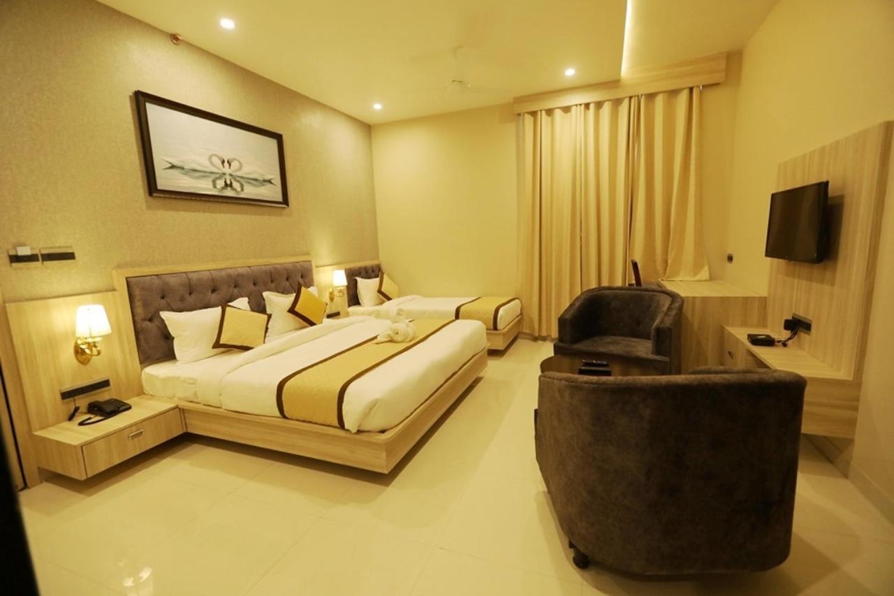 Pine Regency - Aravali'S Peak View Hotel Udaipur Buitenkant foto