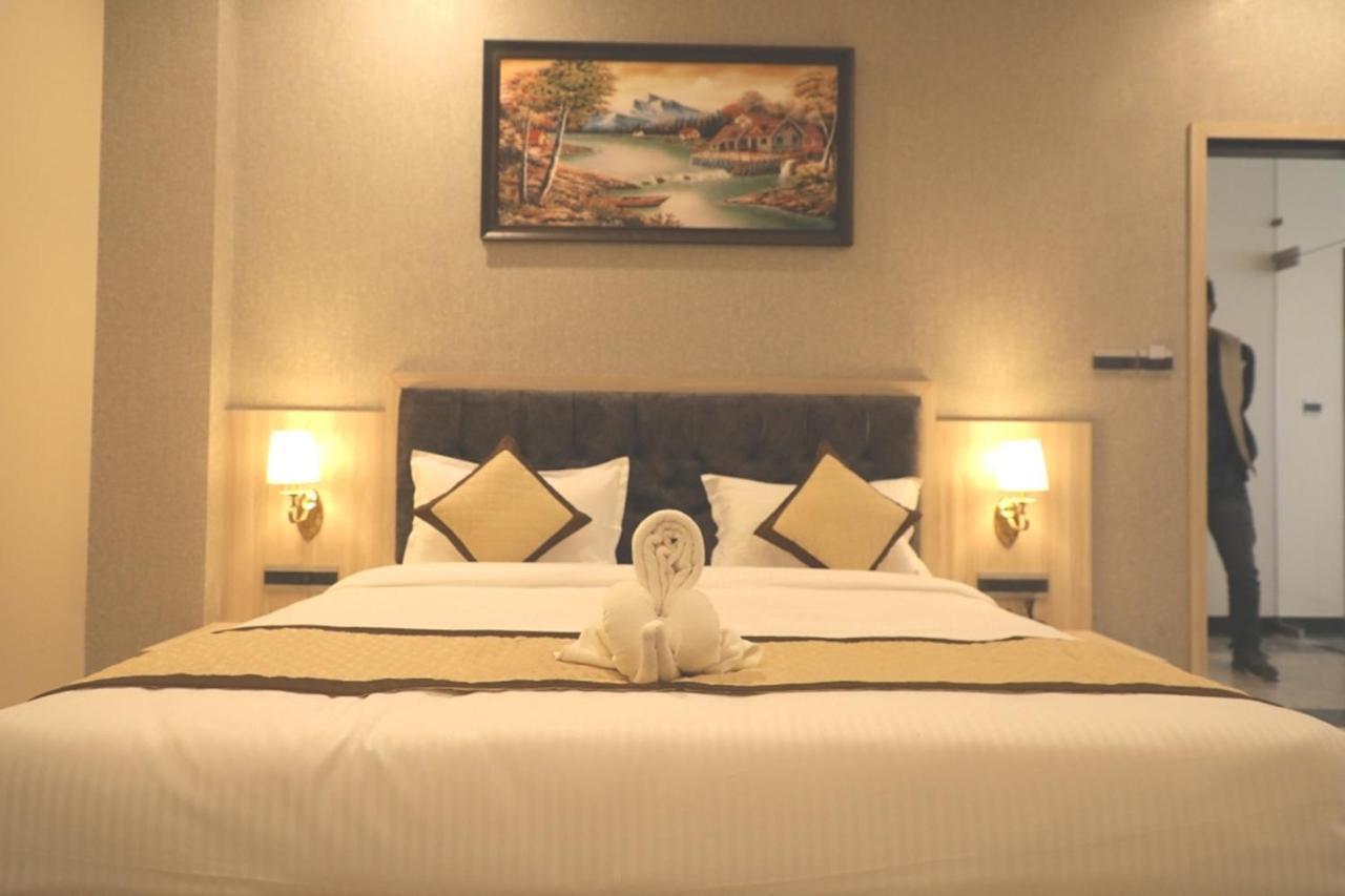 Pine Regency - Aravali'S Peak View Hotel Udaipur Buitenkant foto