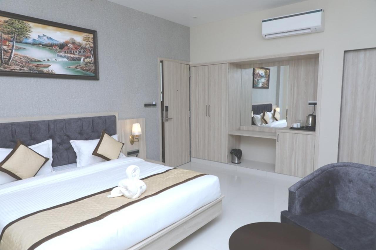 Pine Regency - Aravali'S Peak View Hotel Udaipur Buitenkant foto