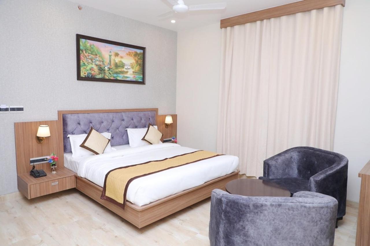 Pine Regency - Aravali'S Peak View Hotel Udaipur Buitenkant foto