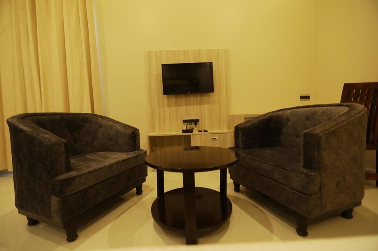 Pine Regency - Aravali'S Peak View Hotel Udaipur Buitenkant foto