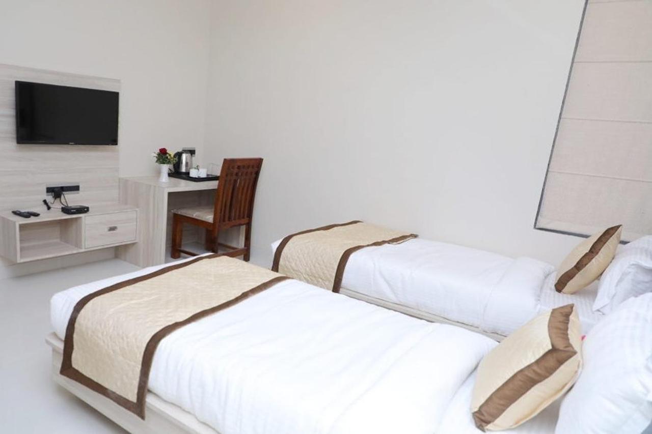 Pine Regency - Aravali'S Peak View Hotel Udaipur Buitenkant foto