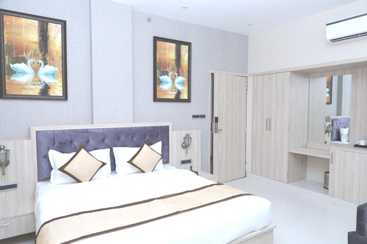Pine Regency - Aravali'S Peak View Hotel Udaipur Buitenkant foto