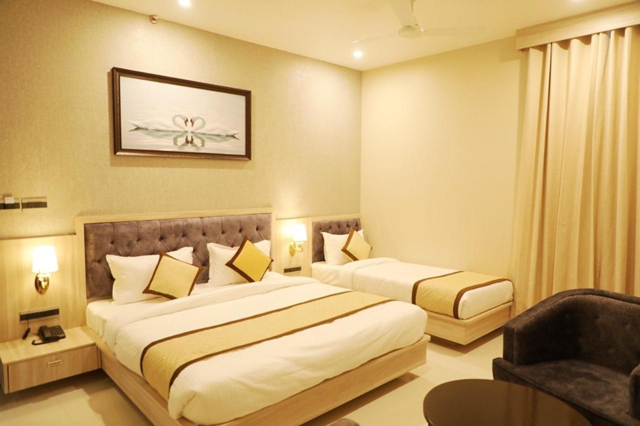 Pine Regency - Aravali'S Peak View Hotel Udaipur Buitenkant foto